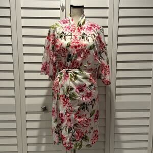 Show me your MuMu NWOT Floral Robe with belt in 100% Polyester.